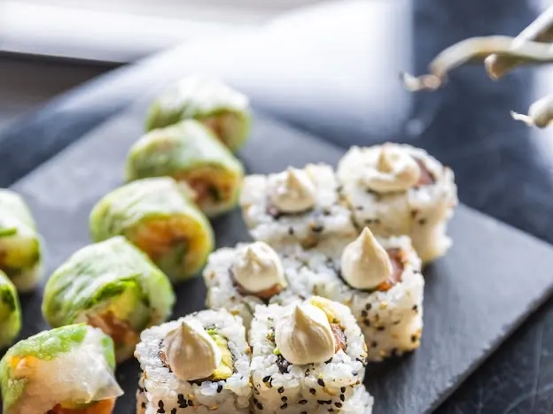 California saumon, avocat, fromage