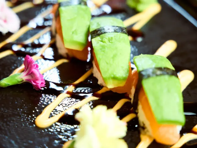 Sushi saumon, avocat