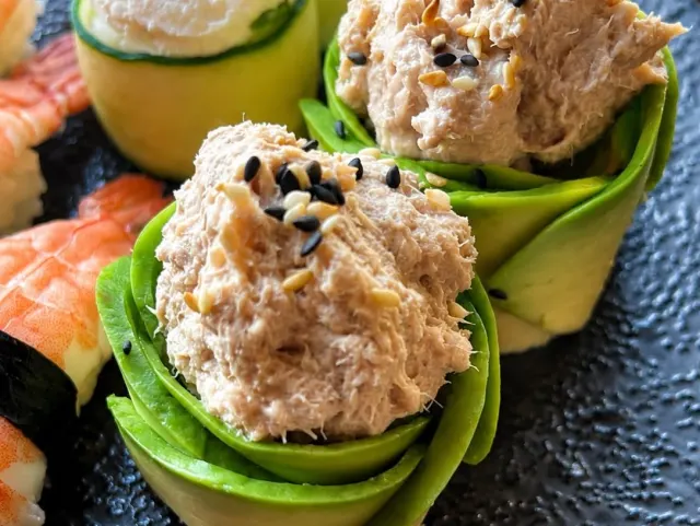 Thon cuit mayonnaise, enroulé d'avocat